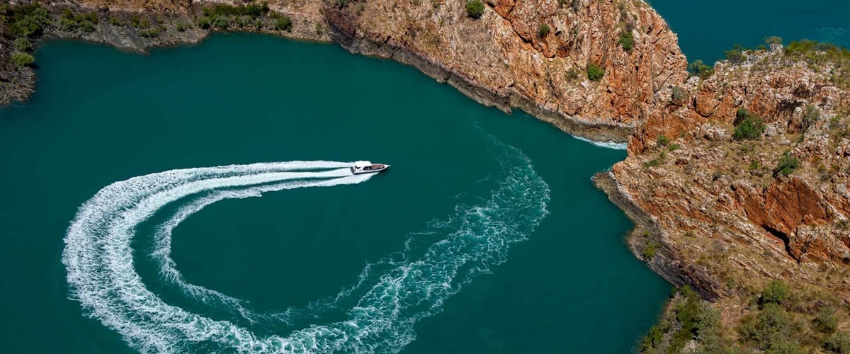 Birds eye view of Fast boat with passengers, Horizontal Falls